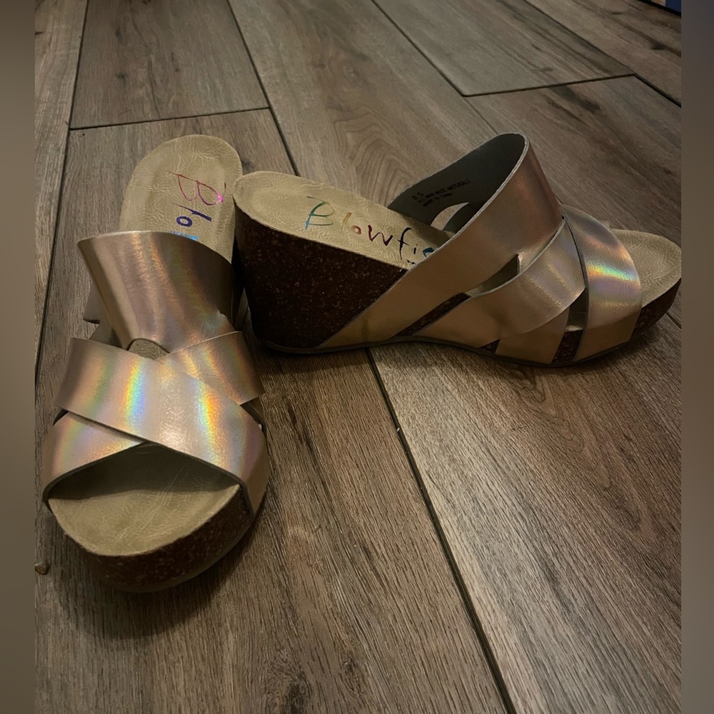 Blowfish Rose Gold Wedge Shoes - Picture 2 of 5